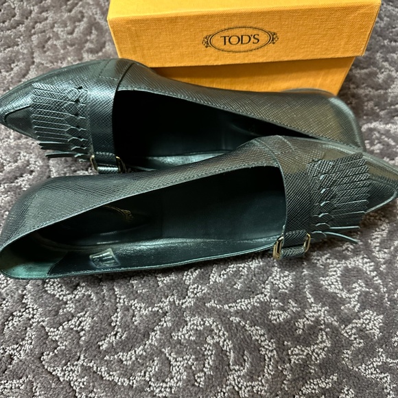 Tods Pointed Flat with Fringe and Buckle - Picture 2 of 3